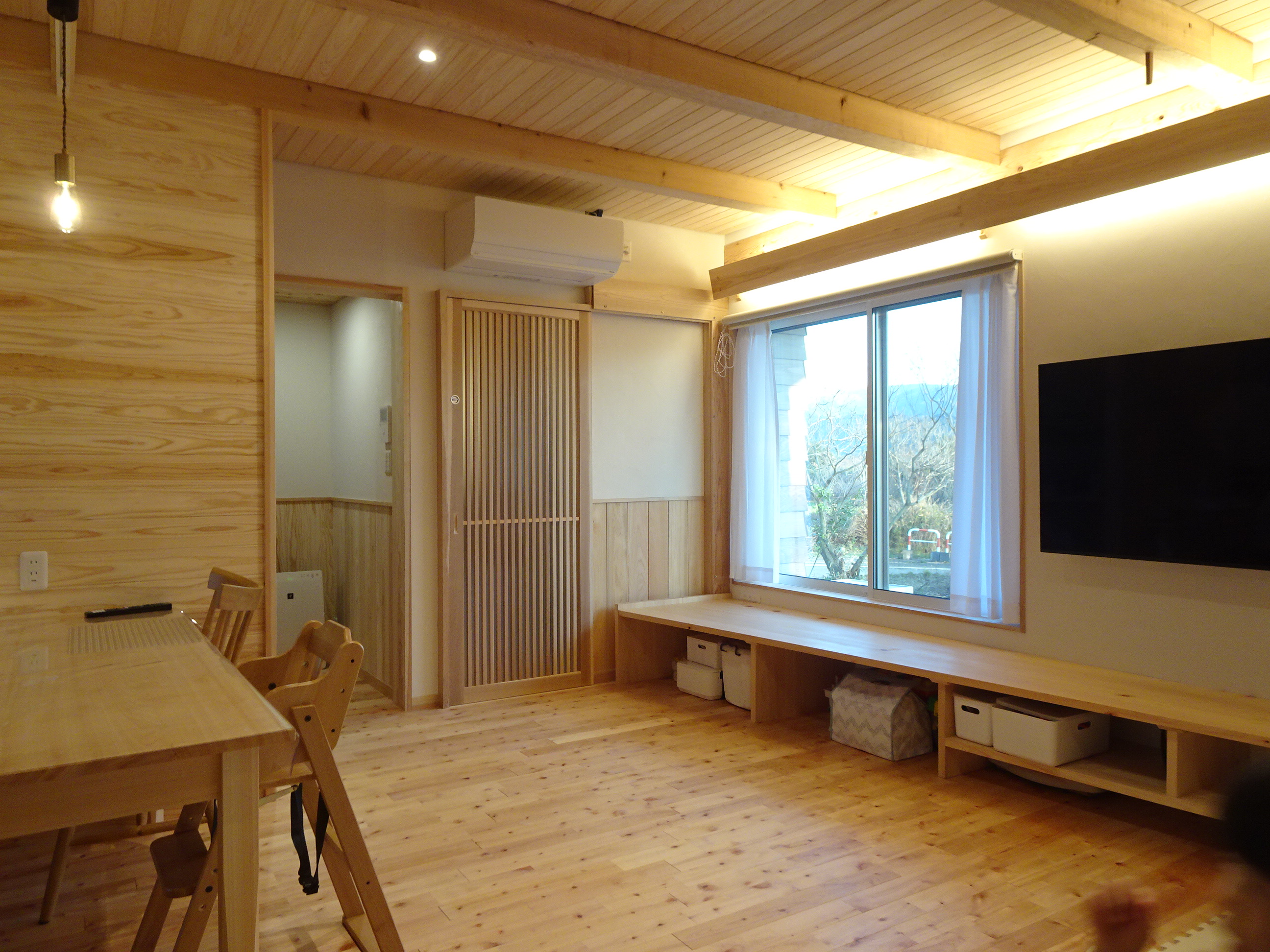 白い外壁の住宅